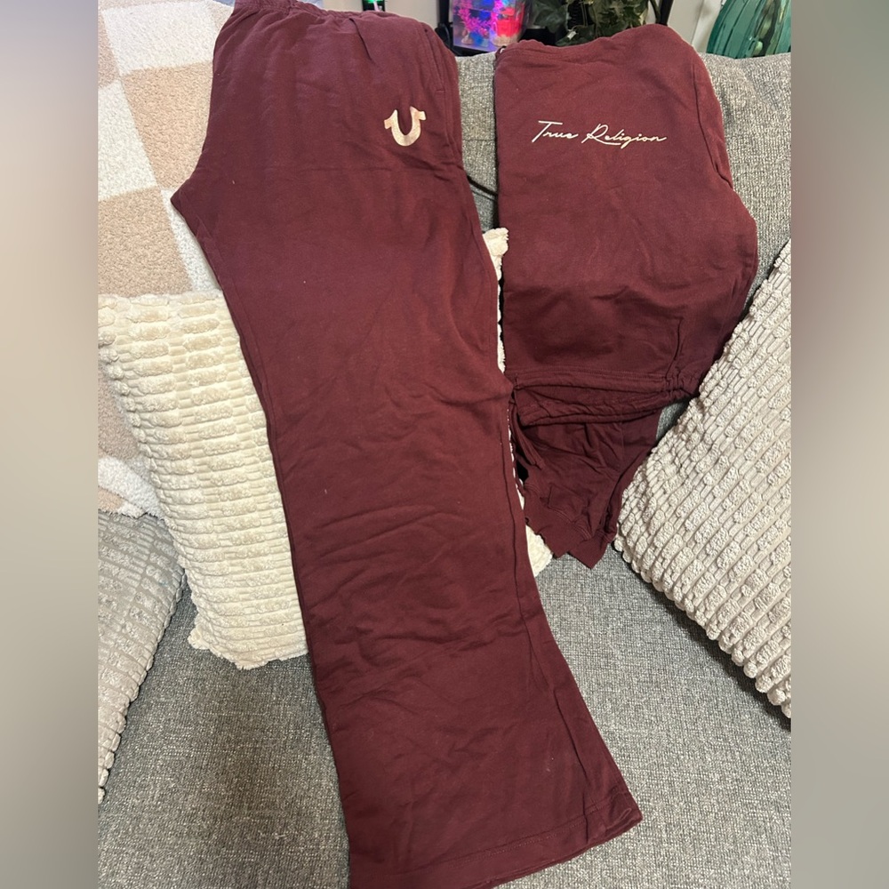 ✨True Religion Maroon Sweatpants Outfit✨